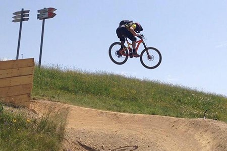 Charles Jones enduro mtb downhill jump